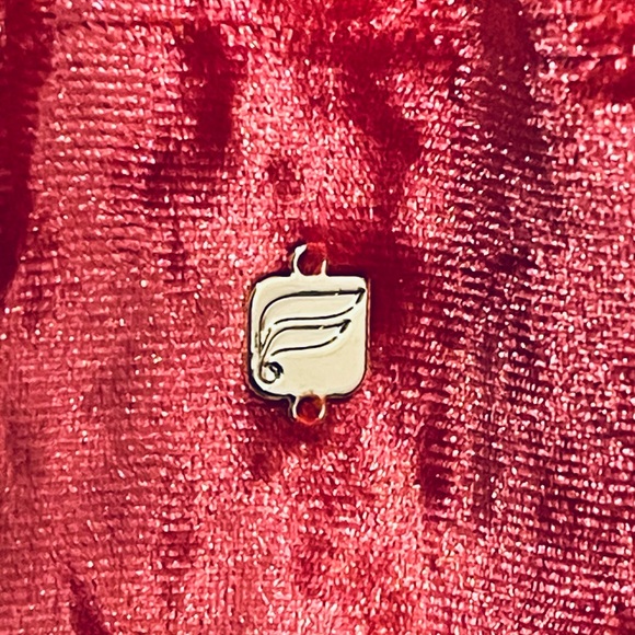 Fabletics Oasis Crushed Velour Twist Sports Bra strawberry red S - Picture 9 of 10